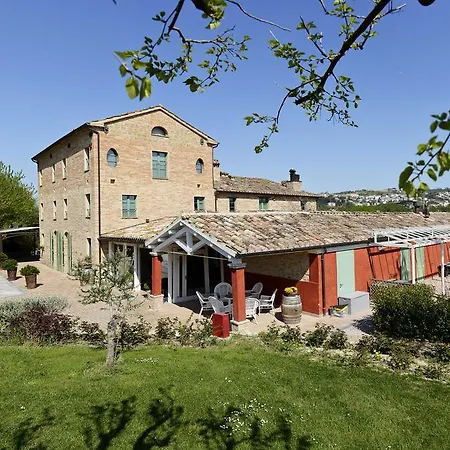 L'infinito Country House Séjour à la campagne Serra deʼ Conti